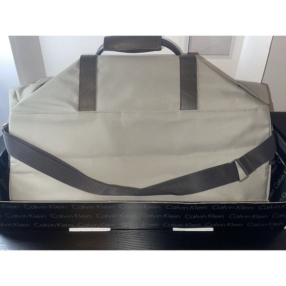 Calvin Klein Gray XL Weekender Duffle Bag w/ Straps & Handles, Travel Bag, Tote - Picture 11 of 15